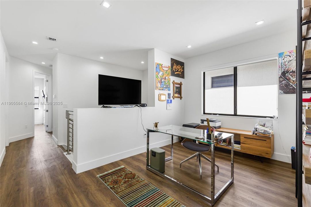 For Sale: $1,075,000 (3 beds, 2 baths, 2158 Square Feet)