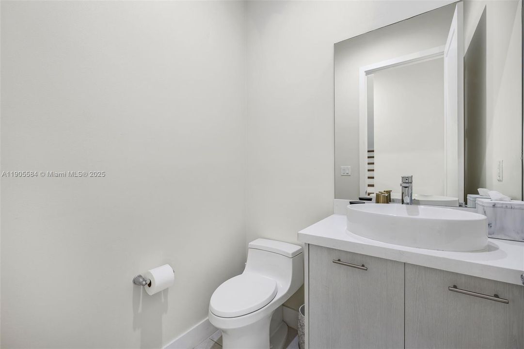 For Sale: $1,075,000 (3 beds, 2 baths, 2158 Square Feet)