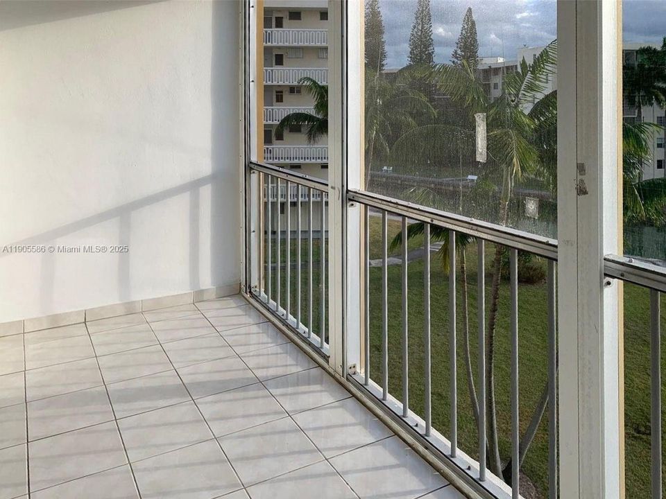 待售: $209,900 (1 贝兹, 1 浴室, 763 平方英尺)