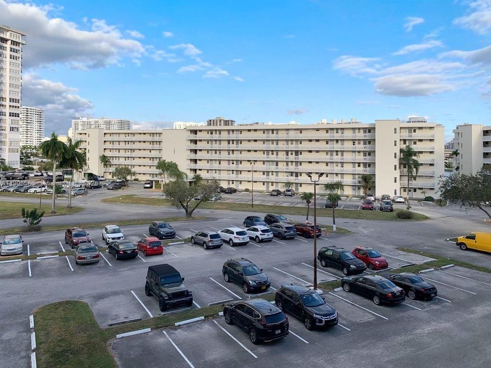 待售: $209,900 (1 贝兹, 1 浴室, 763 平方英尺)