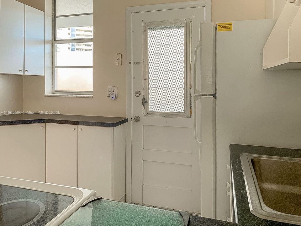 待售: $209,900 (1 贝兹, 1 浴室, 763 平方英尺)