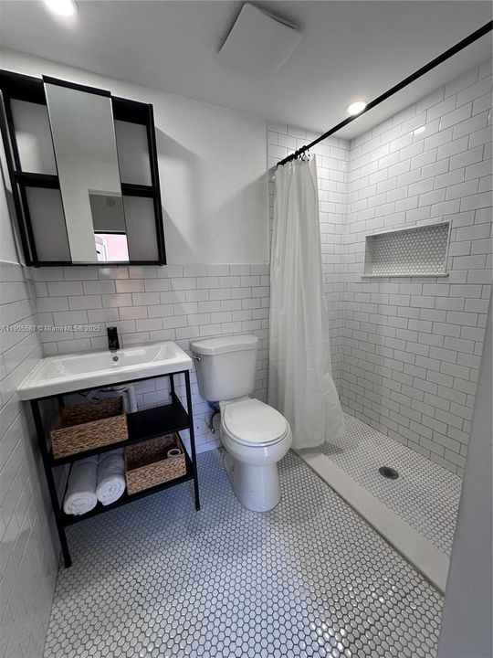 出租: $1,500 (0 贝兹, 1 浴室, 390 平方英尺)