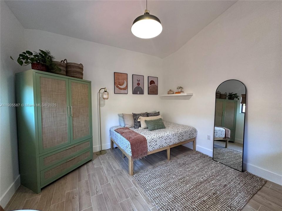 出租: $1,500 (0 贝兹, 1 浴室, 390 平方英尺)