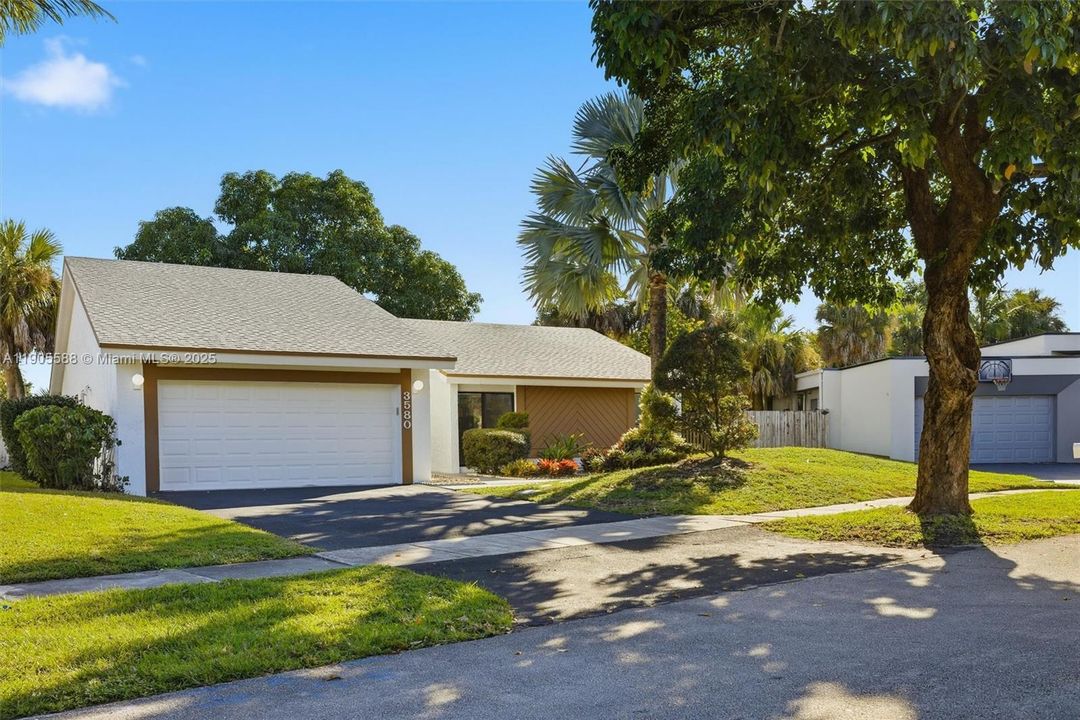 Recently Sold: $545,000 (3 beds, 2 baths, 1666 Square Feet)