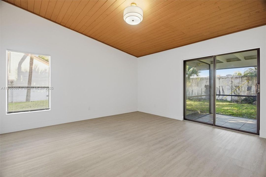 Recently Sold: $545,000 (3 beds, 2 baths, 1666 Square Feet)