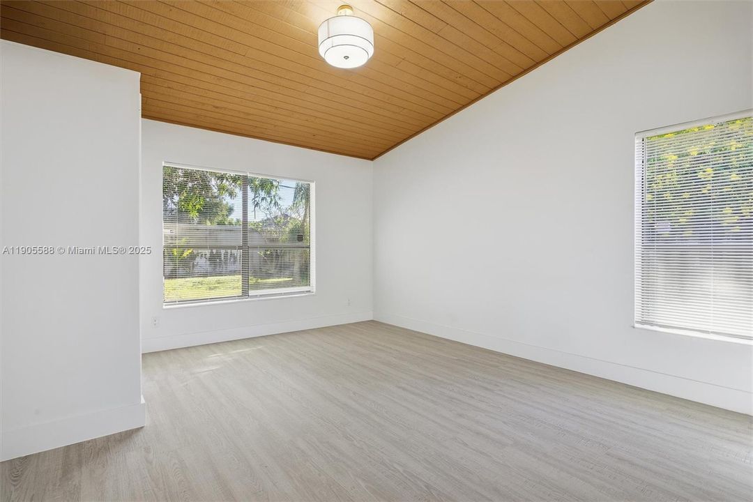 Recently Sold: $545,000 (3 beds, 2 baths, 1666 Square Feet)