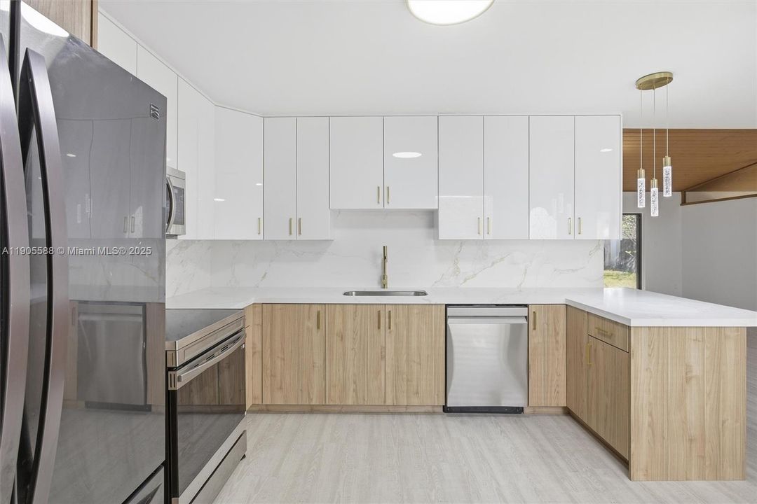 Recently Sold: $545,000 (3 beds, 2 baths, 1666 Square Feet)