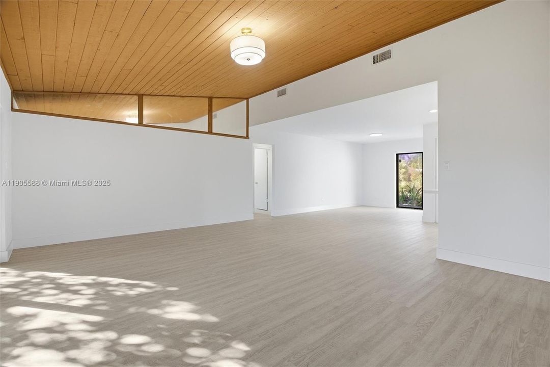 Recently Sold: $545,000 (3 beds, 2 baths, 1666 Square Feet)