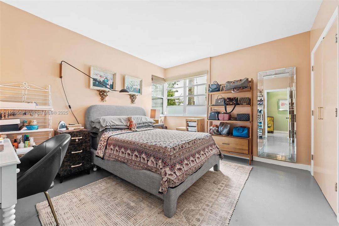 合同活跃: $295,000 (1 贝兹, 1 浴室, 670 平方英尺)