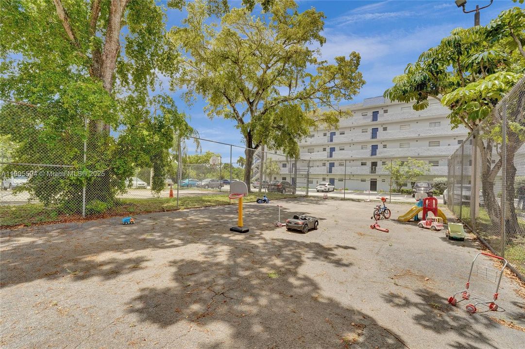 待售: $179,000 (2 贝兹, 2 浴室, 1080 平方英尺)