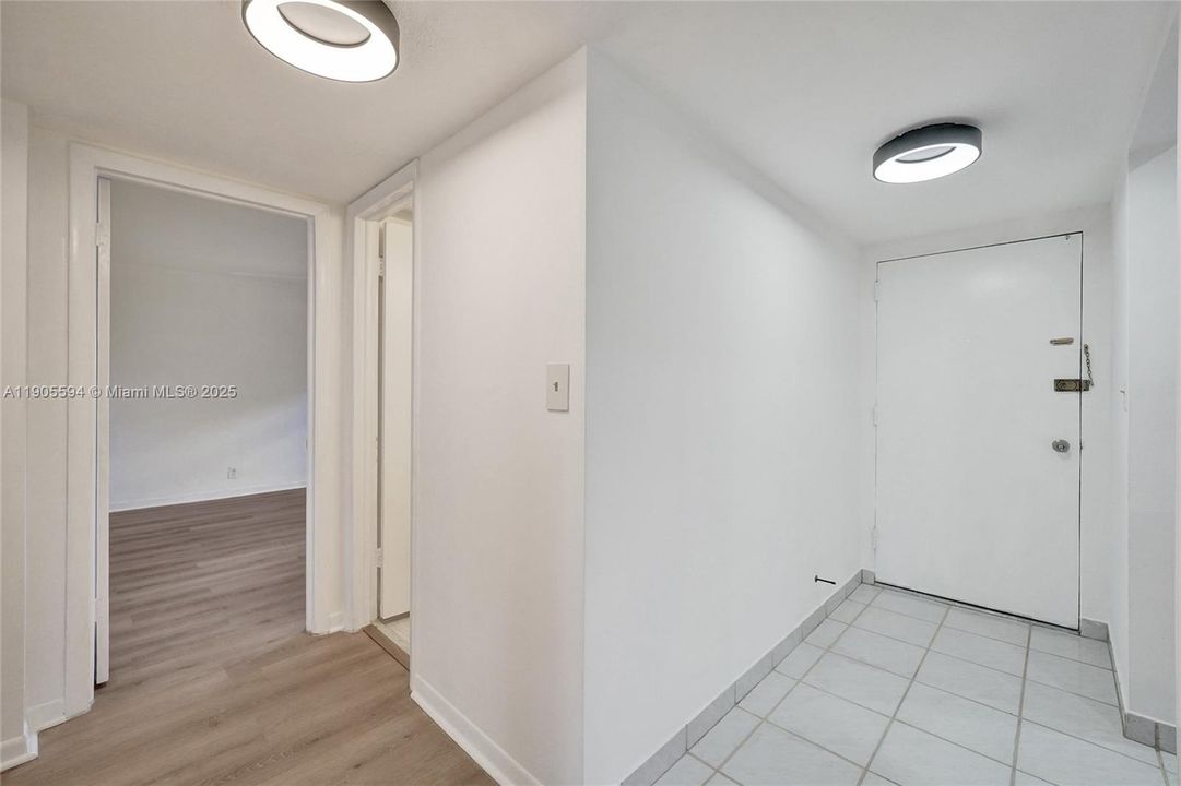 待售: $179,000 (2 贝兹, 2 浴室, 1080 平方英尺)