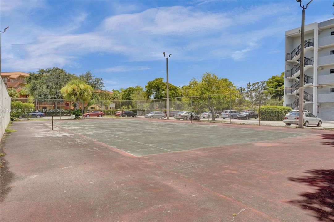 待售: $179,000 (2 贝兹, 2 浴室, 1080 平方英尺)