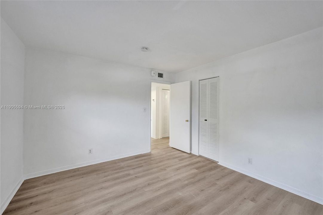 待售: $179,000 (2 贝兹, 2 浴室, 1080 平方英尺)