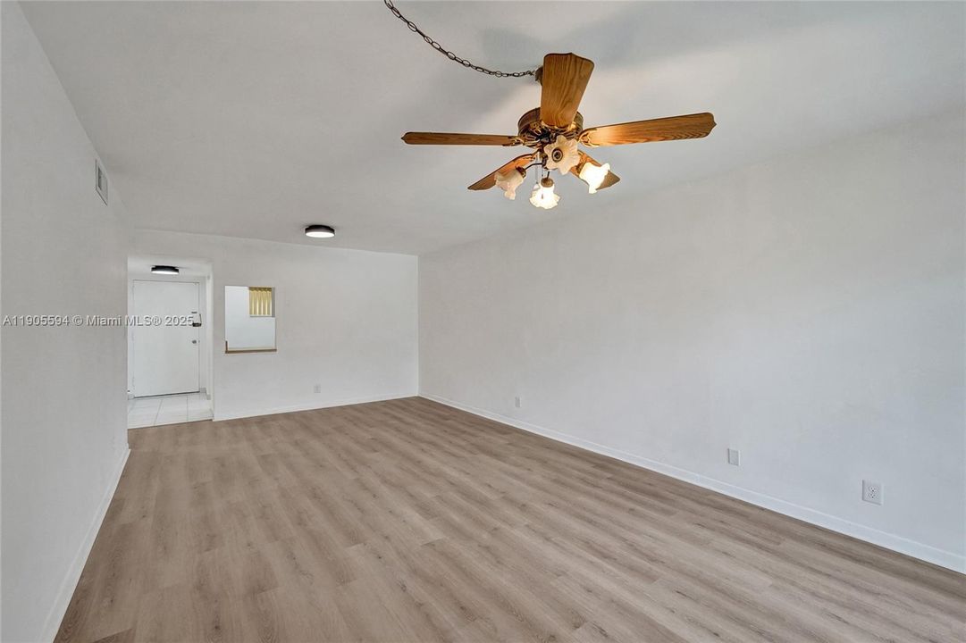 待售: $179,000 (2 贝兹, 2 浴室, 1080 平方英尺)