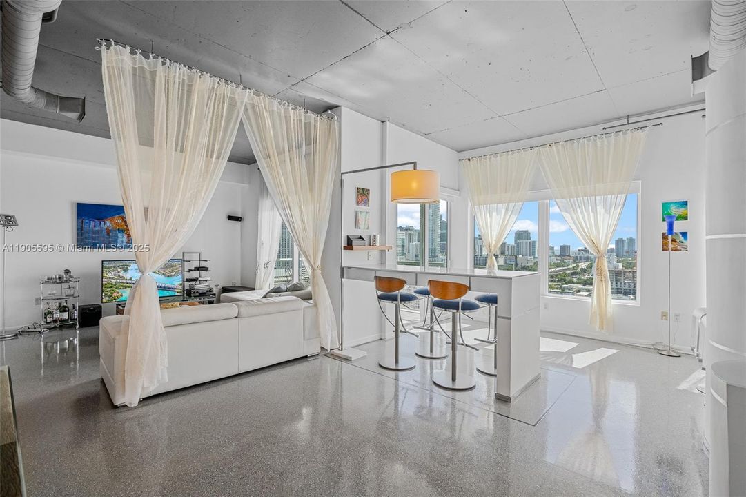 出租: $3,250 (2 贝兹, 2 浴室, 1010 平方英尺)