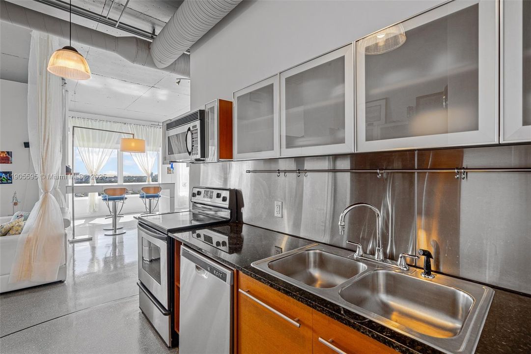 出租: $3,250 (2 贝兹, 2 浴室, 1010 平方英尺)