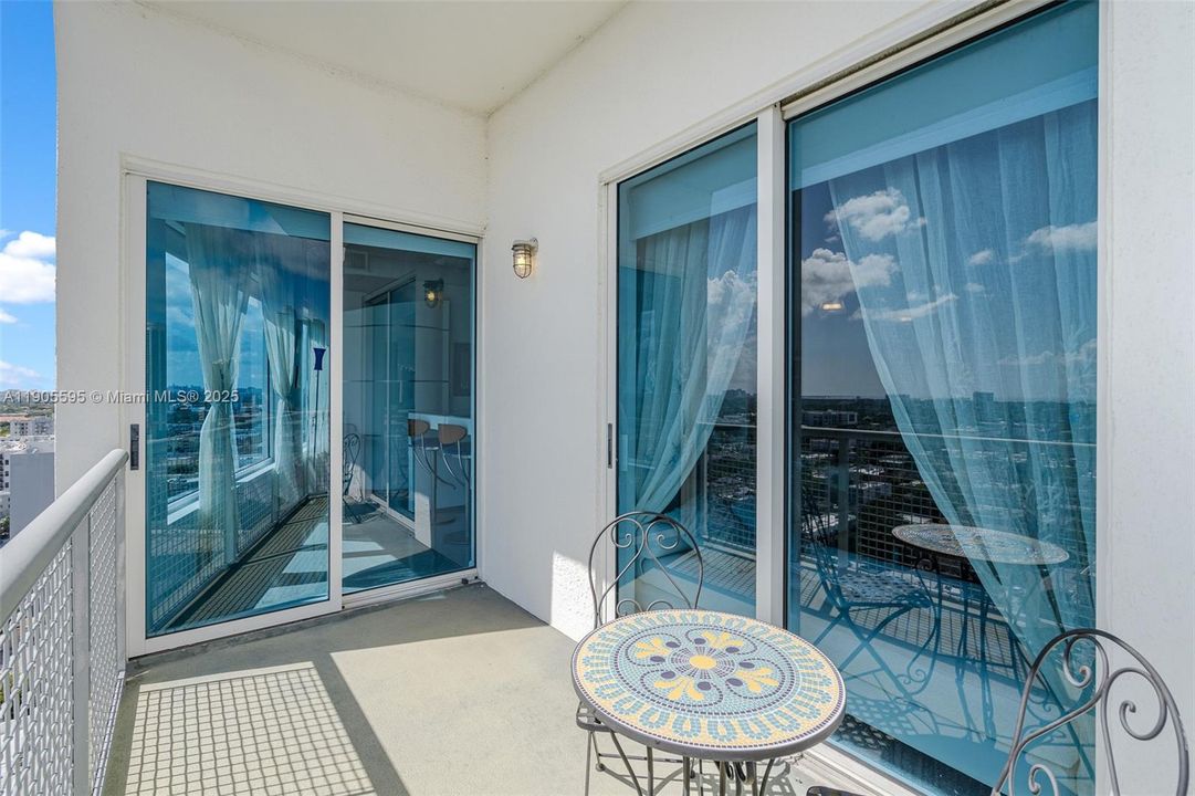 出租: $3,250 (2 贝兹, 2 浴室, 1010 平方英尺)