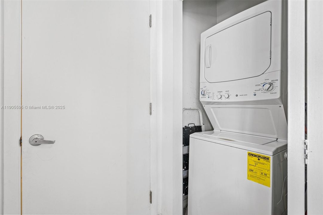 出租: $3,250 (2 贝兹, 2 浴室, 1010 平方英尺)