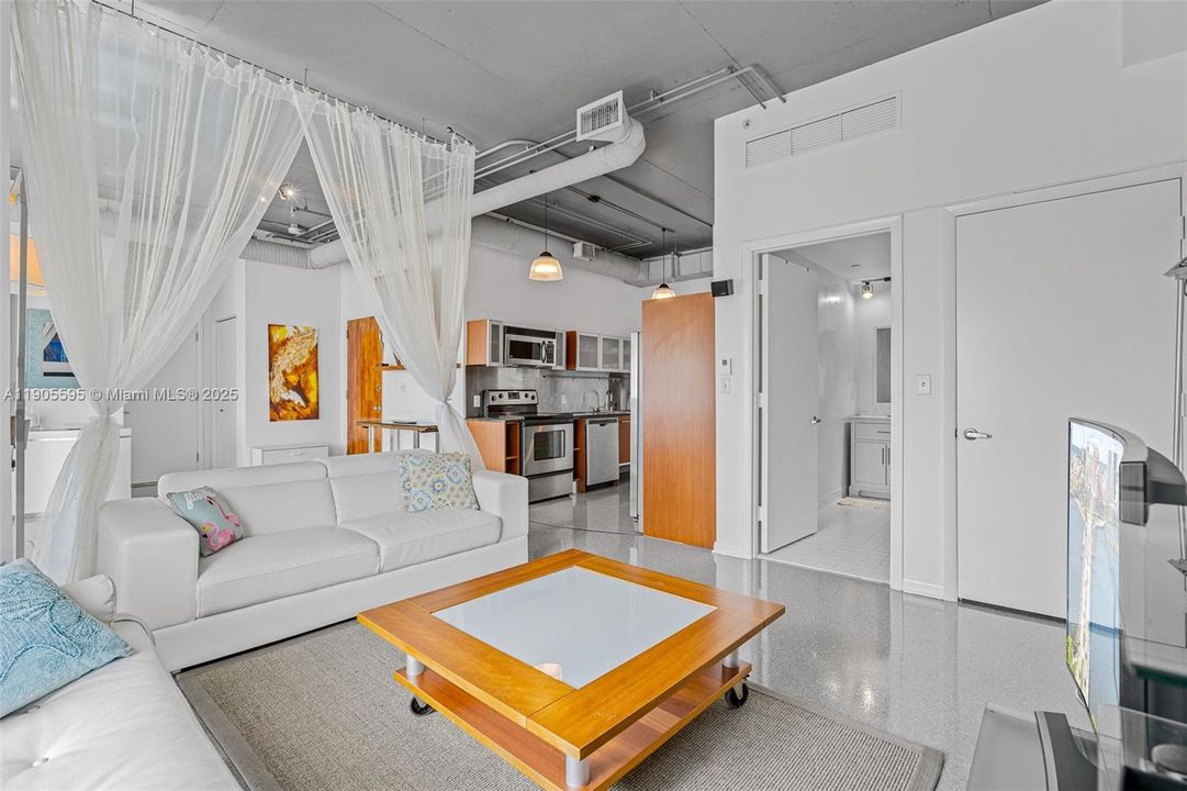 出租: $3,250 (2 贝兹, 2 浴室, 1010 平方英尺)