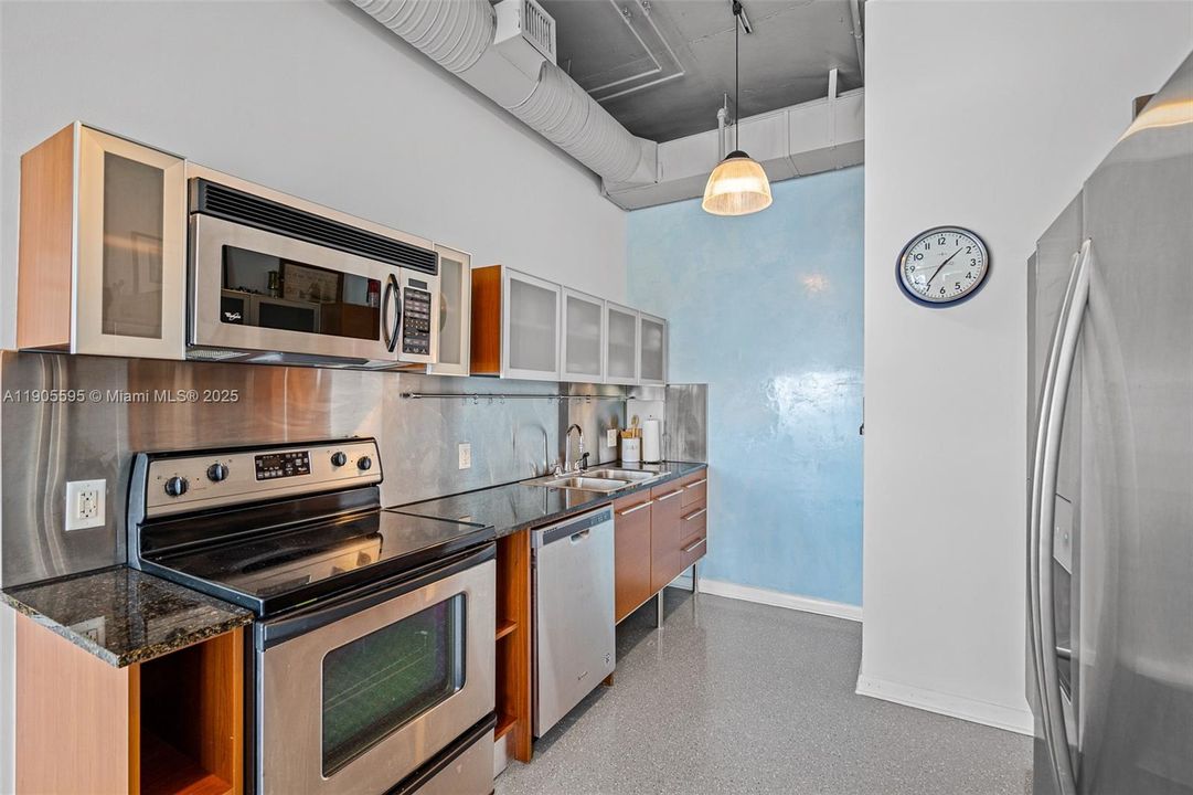 出租: $3,250 (2 贝兹, 2 浴室, 1010 平方英尺)