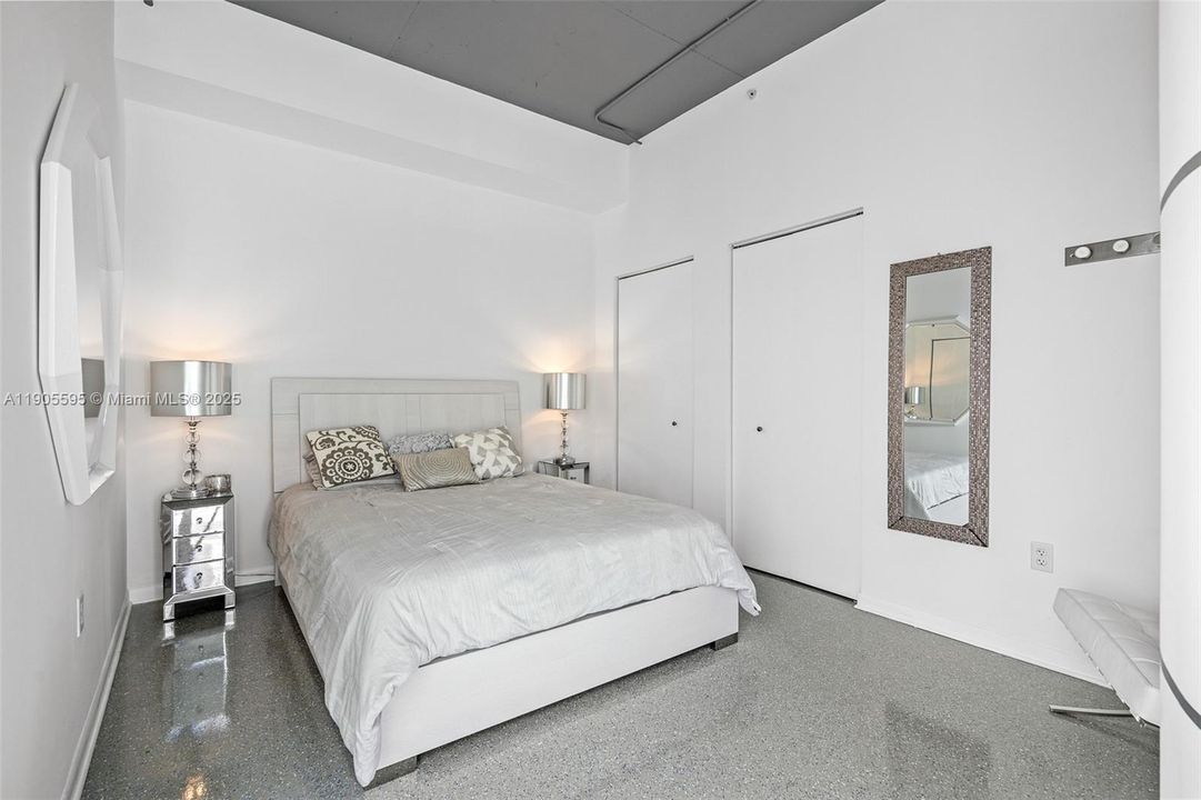 出租: $3,250 (2 贝兹, 2 浴室, 1010 平方英尺)