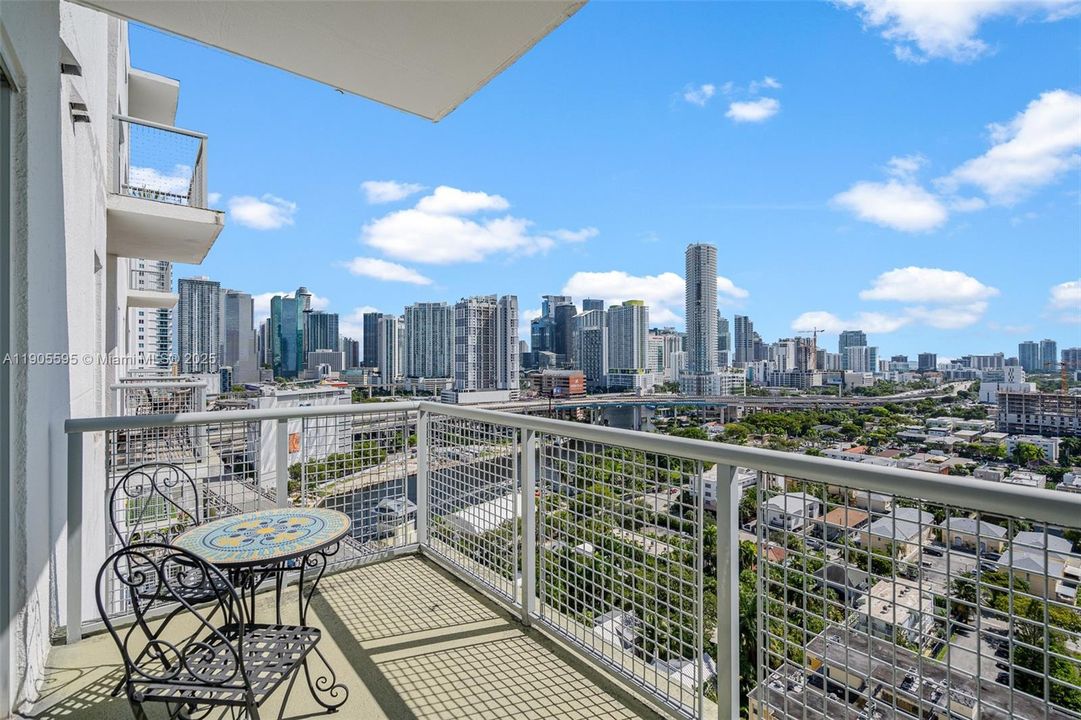 出租: $3,250 (2 贝兹, 2 浴室, 1010 平方英尺)