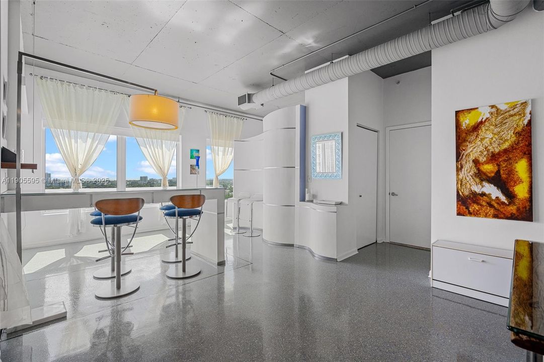 出租: $3,250 (2 贝兹, 2 浴室, 1010 平方英尺)