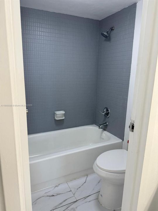 For Sale: $309,000 (1 beds, 1 baths, 991 Square Feet)