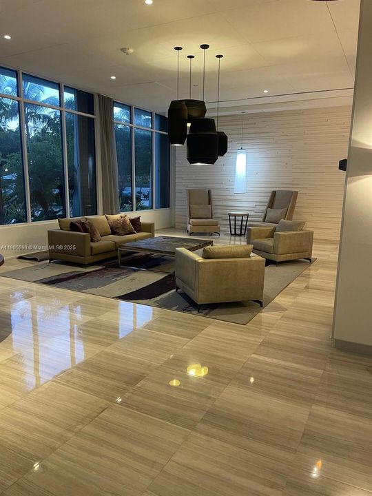 For Sale: $309,000 (1 beds, 1 baths, 991 Square Feet)