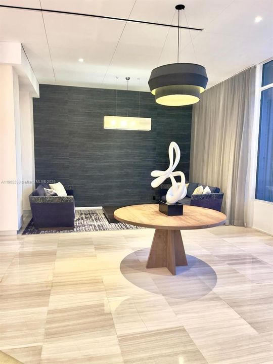 For Sale: $309,000 (1 beds, 1 baths, 991 Square Feet)