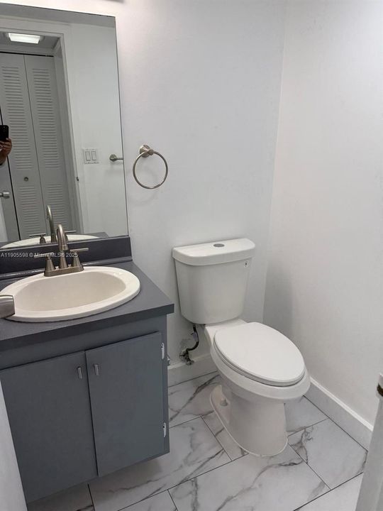 For Sale: $309,000 (1 beds, 1 baths, 991 Square Feet)