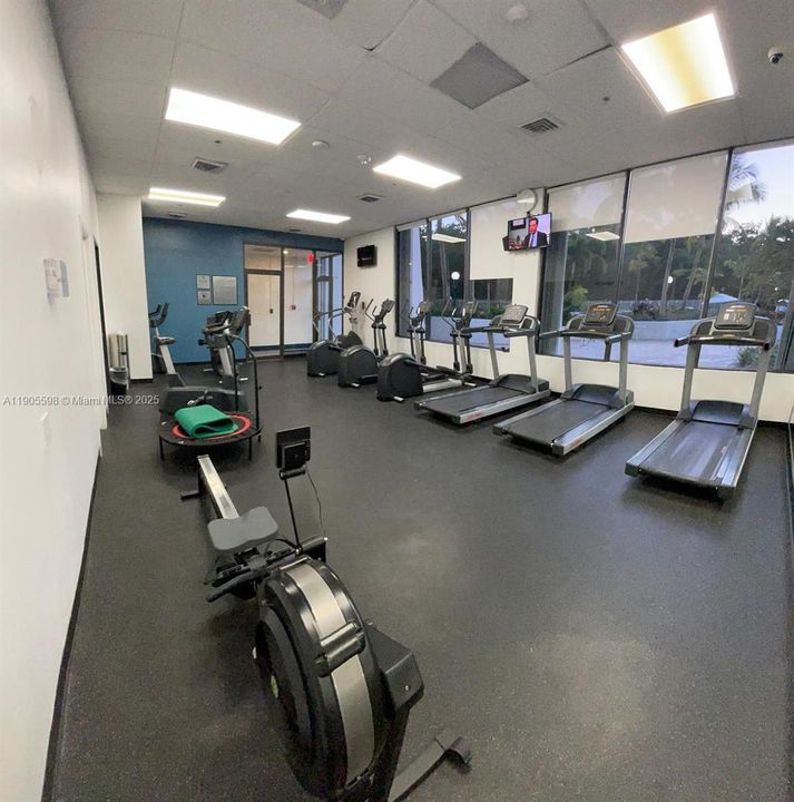 For Sale: $309,000 (1 beds, 1 baths, 991 Square Feet)