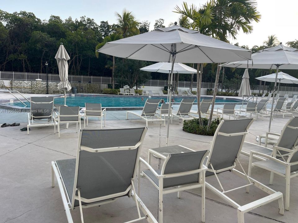 For Sale: $309,000 (1 beds, 1 baths, 991 Square Feet)