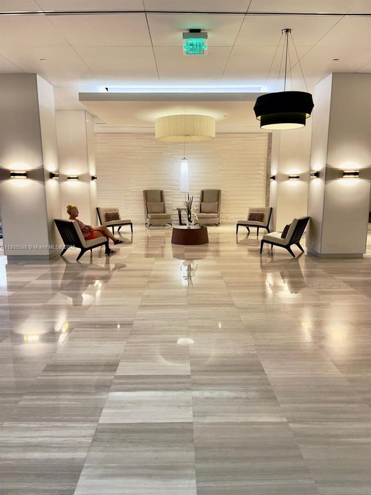 For Sale: $309,000 (1 beds, 1 baths, 991 Square Feet)