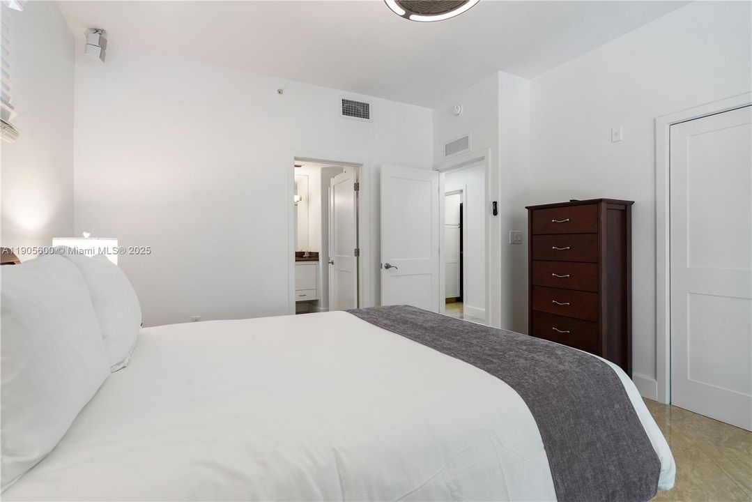 待售: $2,099,990 (4 贝兹, 3 浴室, 2635 平方英尺)