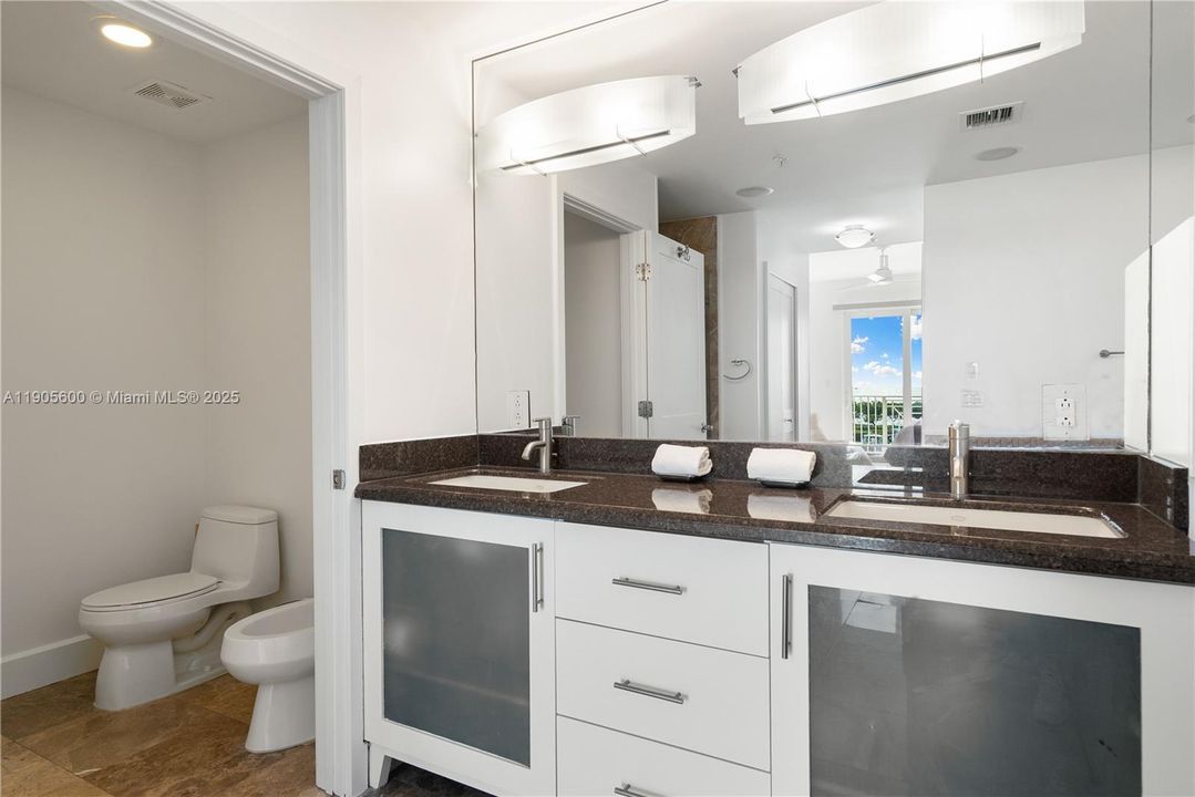 待售: $2,099,990 (4 贝兹, 3 浴室, 2635 平方英尺)