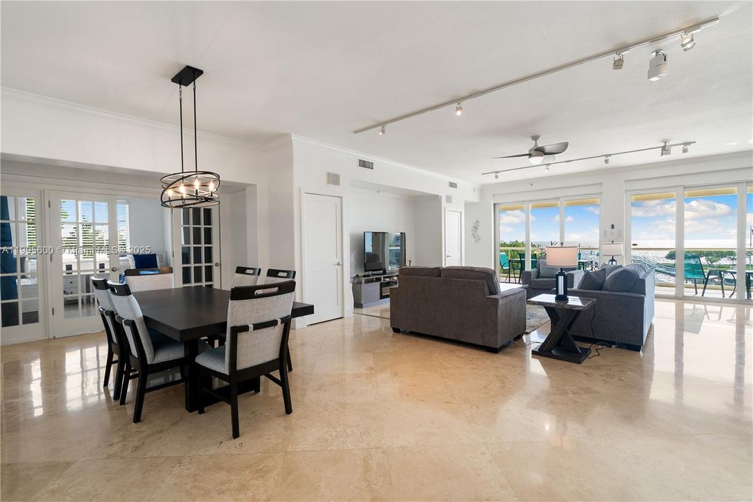 待售: $2,099,990 (4 贝兹, 3 浴室, 2635 平方英尺)