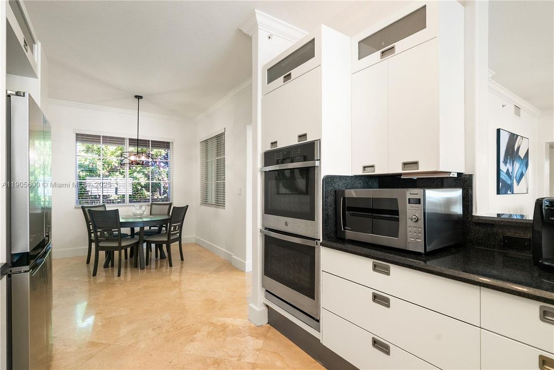 待售: $2,099,990 (4 贝兹, 3 浴室, 2635 平方英尺)