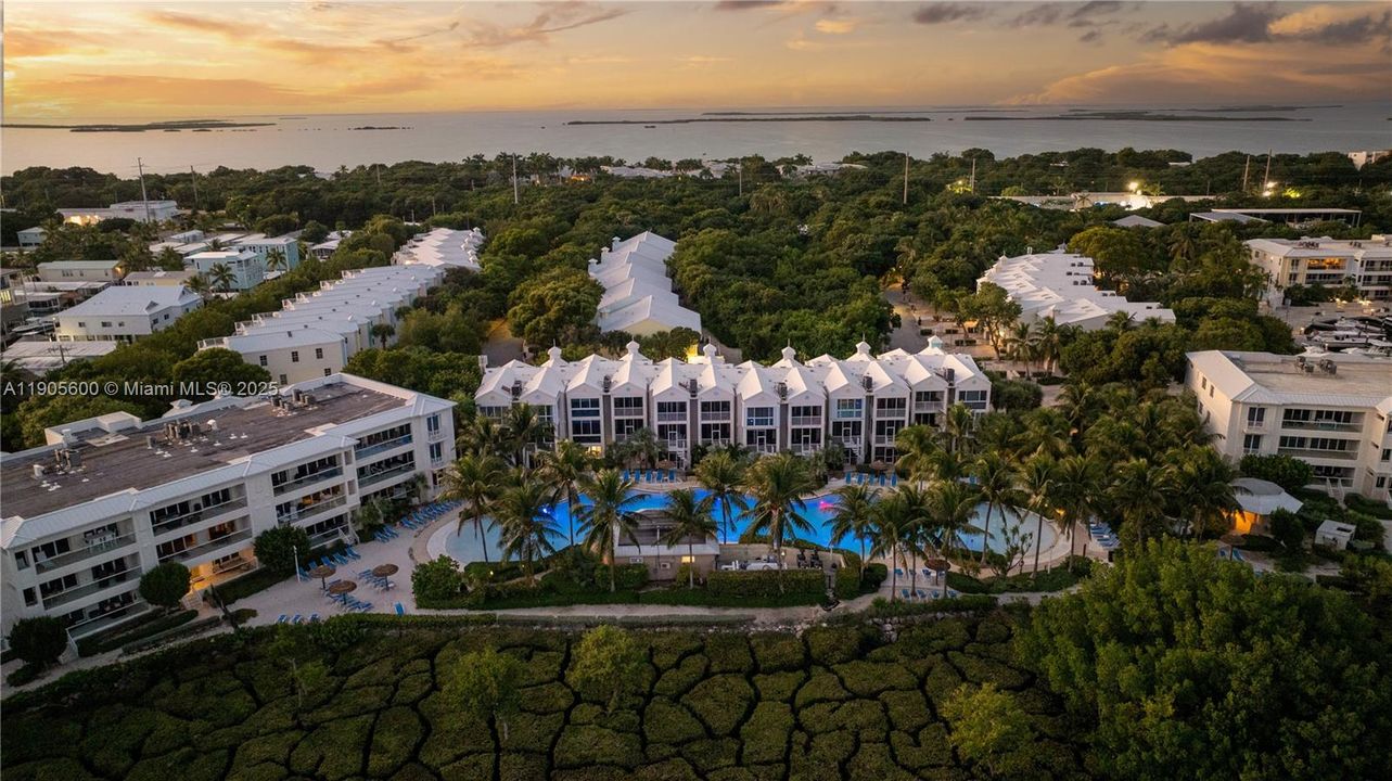 待售: $2,099,990 (4 贝兹, 3 浴室, 2635 平方英尺)