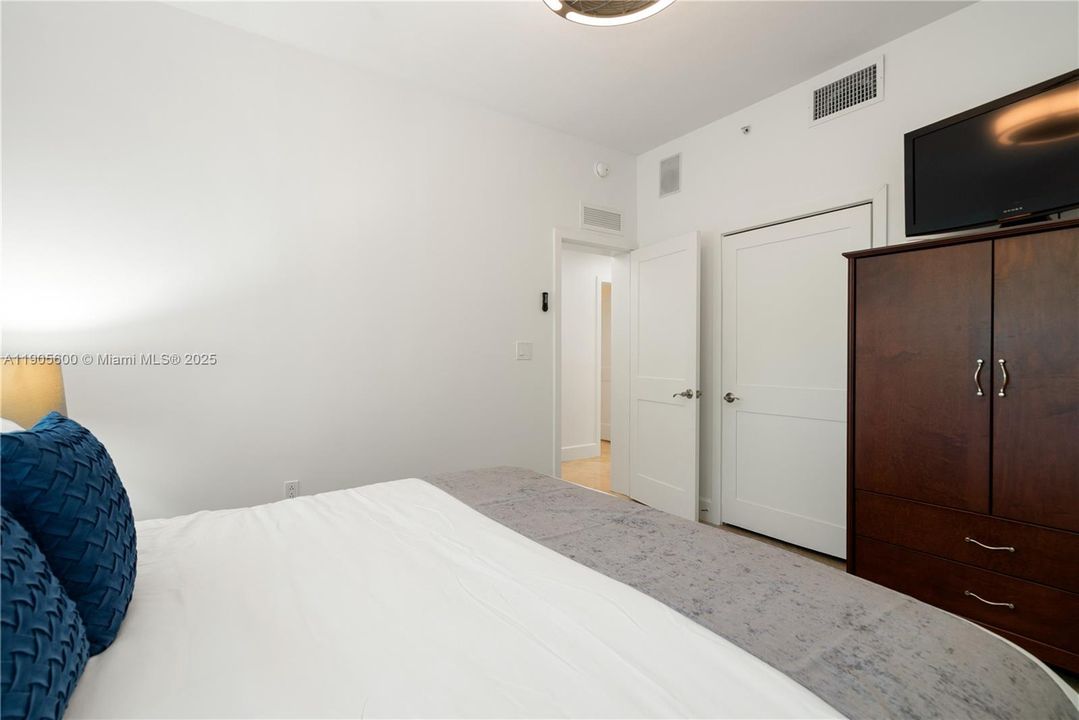 待售: $2,099,990 (4 贝兹, 3 浴室, 2635 平方英尺)