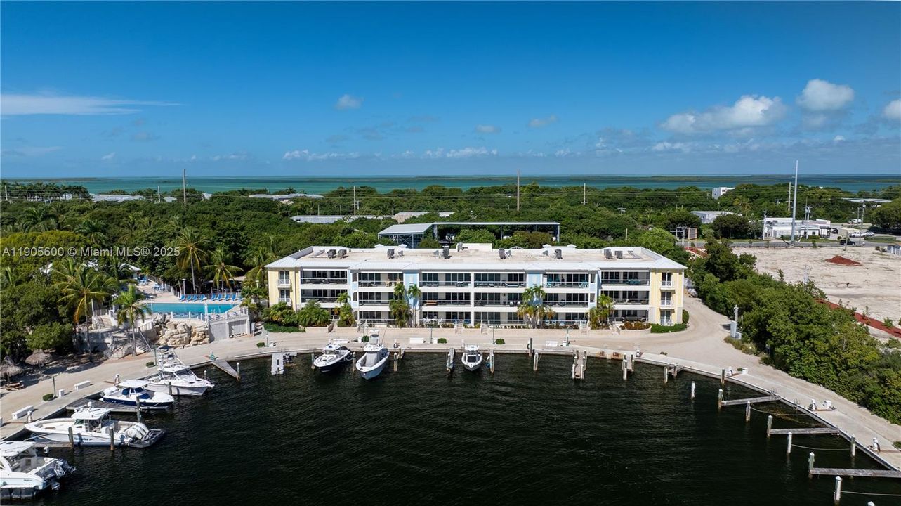 待售: $2,099,990 (4 贝兹, 3 浴室, 2635 平方英尺)