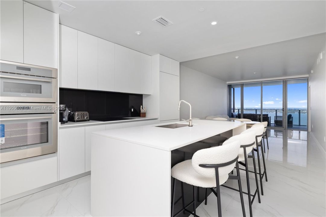 For Rent: $12,000 (2 beds, 3 baths, 1542 Square Feet)