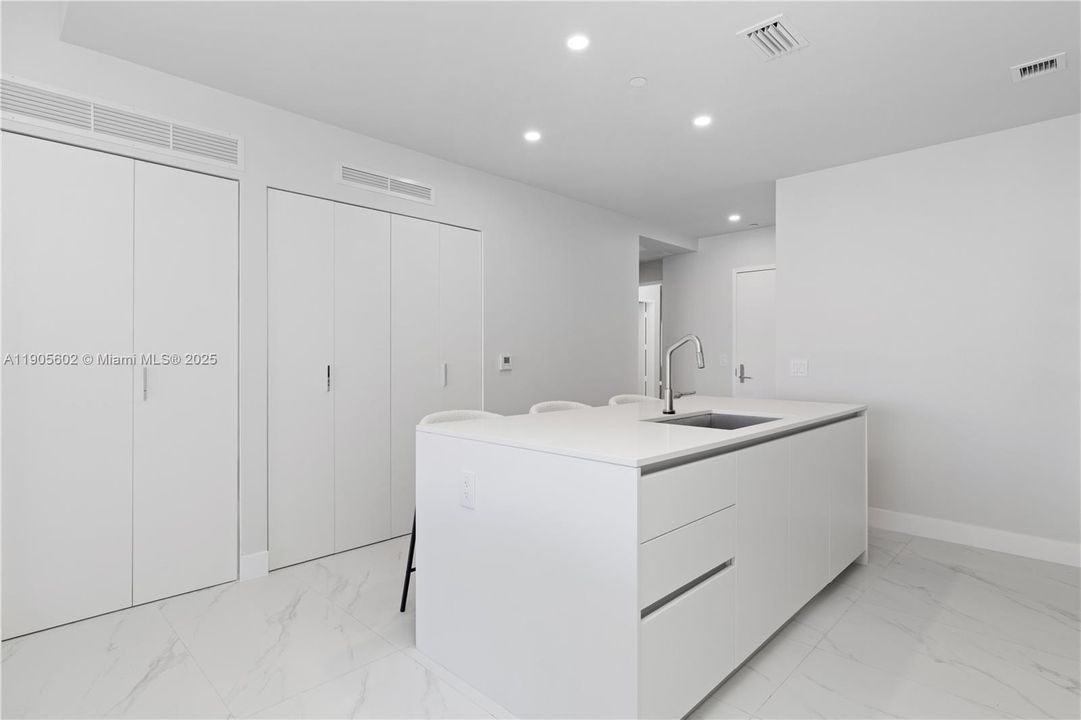 For Rent: $12,000 (2 beds, 3 baths, 1542 Square Feet)