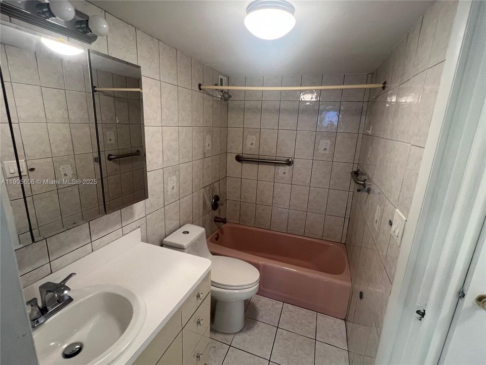 For Rent: $2,500 (1 beds, 1 baths, 655 Square Feet)