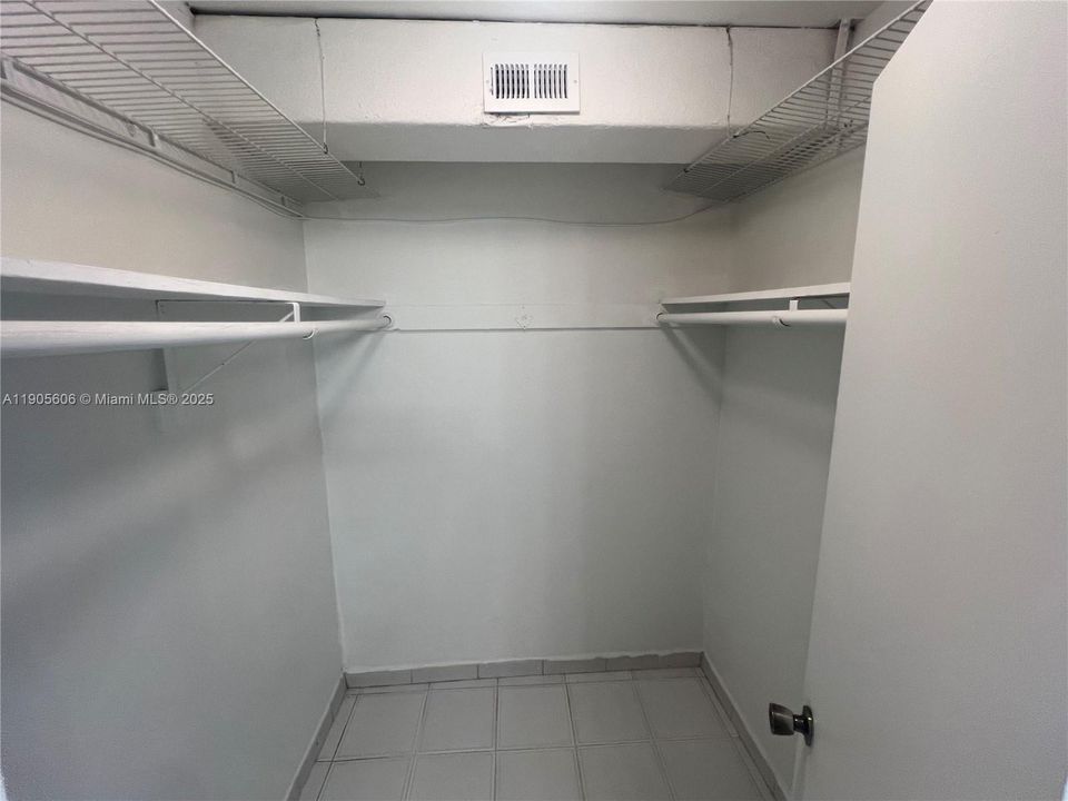 For Rent: $2,500 (1 beds, 1 baths, 655 Square Feet)