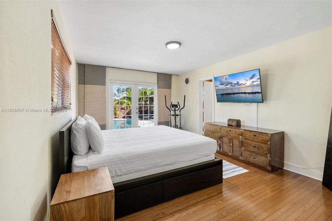 Active With Contract: $1,325,000 (5 beds, 3 baths, 2479 Square Feet)