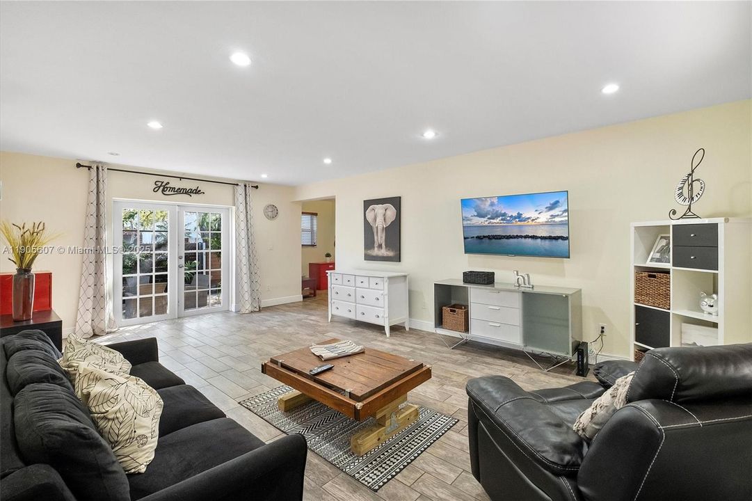 Active With Contract: $1,325,000 (5 beds, 3 baths, 2479 Square Feet)