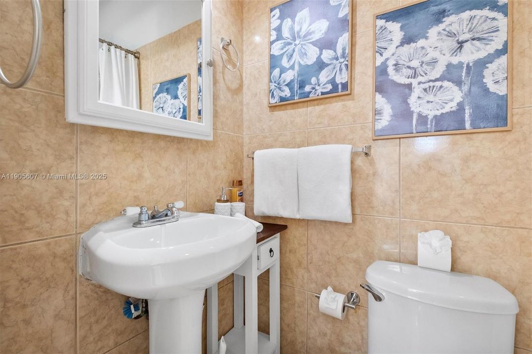 Active With Contract: $1,325,000 (5 beds, 3 baths, 2479 Square Feet)