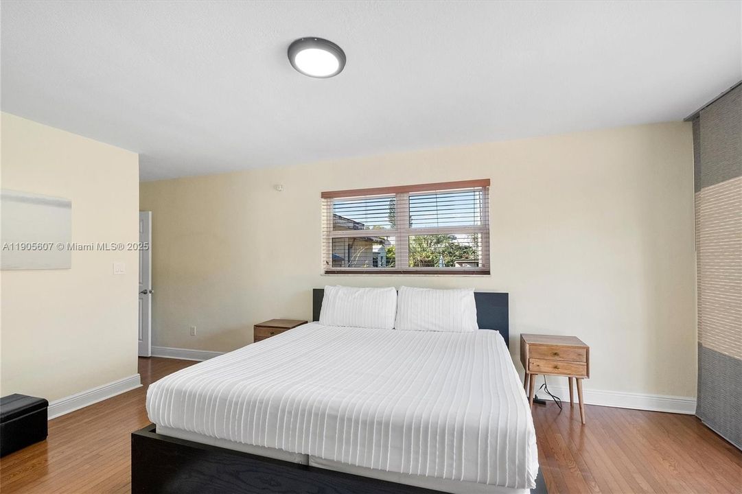 Active With Contract: $1,325,000 (5 beds, 3 baths, 2479 Square Feet)