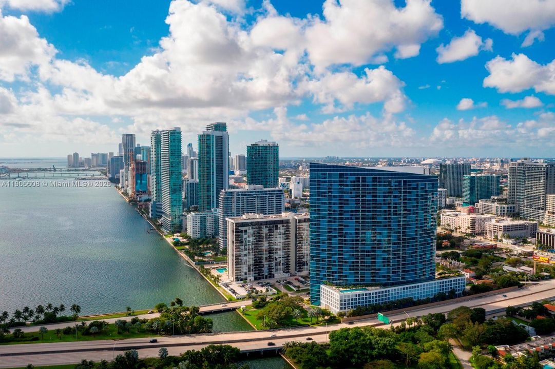 For Sale: $625,000 (2 beds, 2 baths, 1158 Square Feet)